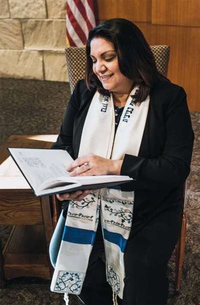 Cantor Aviva Marer reading the Torah at Indianapolis Hebrew Congregation.